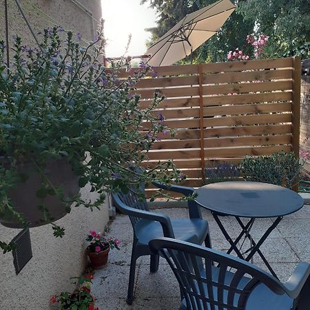 Location Saisonniere Avec Piscine Et Terrasse Au Pied Du Luberon Hotel Lauris Exterior photo