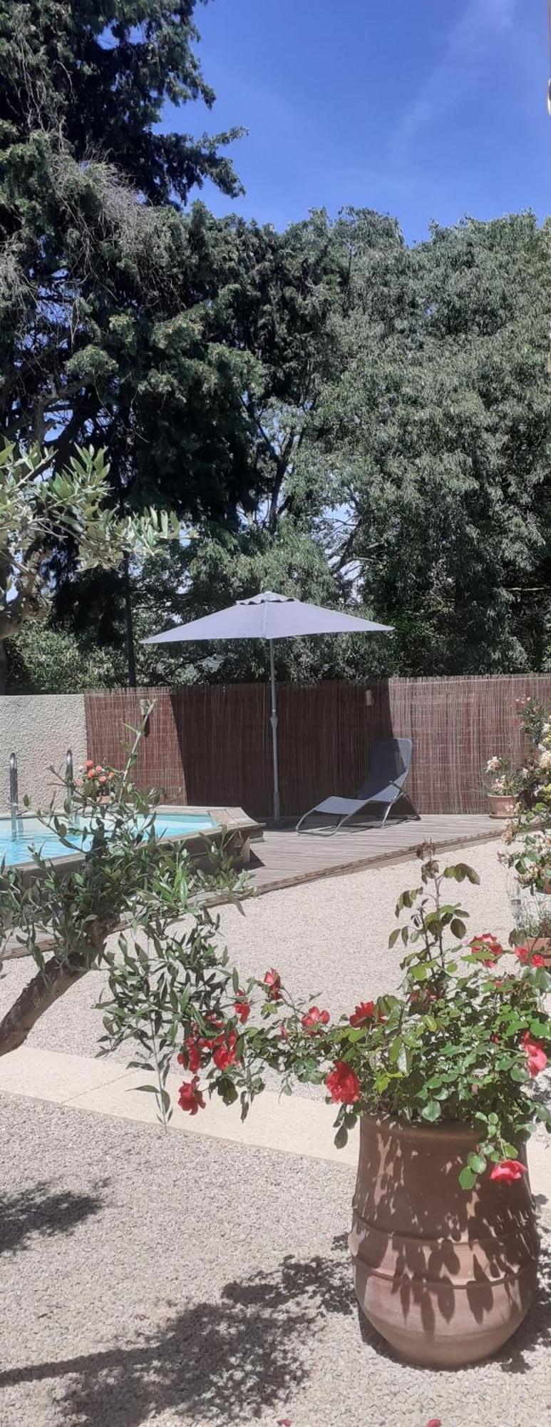 Location Saisonniere Avec Piscine Et Terrasse Au Pied Du Luberon Hotel Lauris Exterior photo